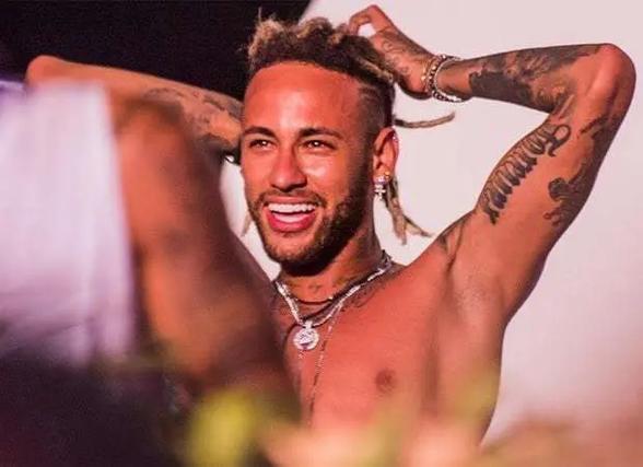 姆巴佩梅开二度，追近C罗的年度进球纪录